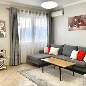 Quiet & Spacious Center - 4 Min Walk Apartamento Tirana